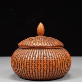 An Exquisite Boxwood Auspicious Cloud Pattern Jar with Cover