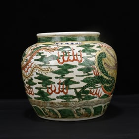 An Exquisite Wucai Dragon and Phoenix Pattern Jar