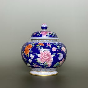 An Exquisite Enamel Flower and Bird Pattern With Cover Jar