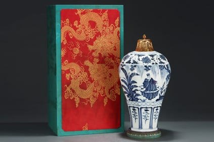 A Huge Blue and White Figure and Story Pattern Vase