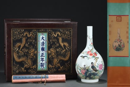 An Exquisite Famille-Rose Flower and Bird Pattern Vase,with Poem,with Vertical Scroll Painting on