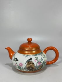 An Exquisite Iron-Red Flower and Bird Pattern Double-Ears Jar, With PoemPainted Gold Teapot