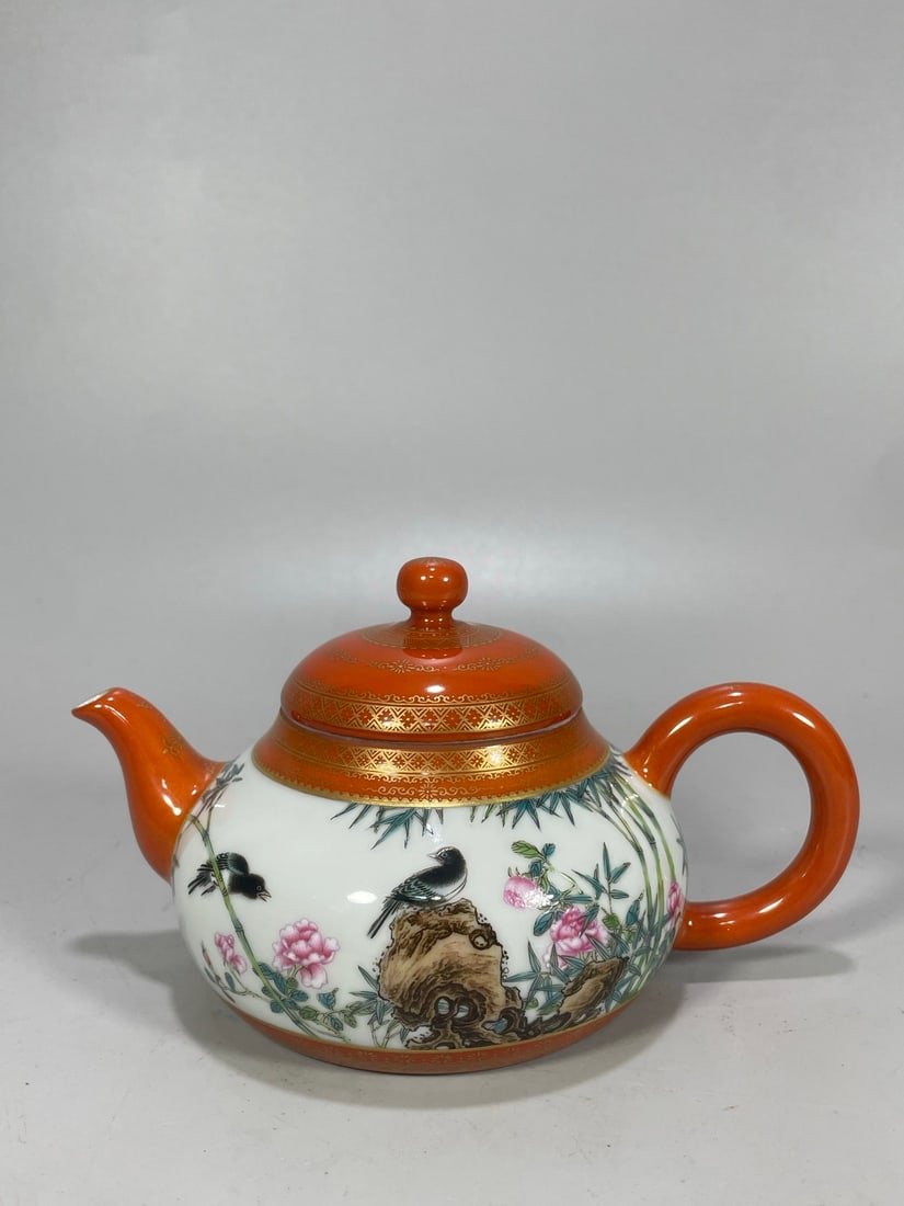 An Exquisite Iron-Red Flower and Bird Pattern Double-Ears Jar, With PoemPainted Gold Teapot (1 of 7)
