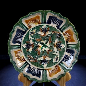 A Rare Tang Tri-Color Glazed Pottery Flower Pattern