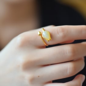 An Exquisite Sterling Silver-Gold Plated Inlaid White Jade Ring