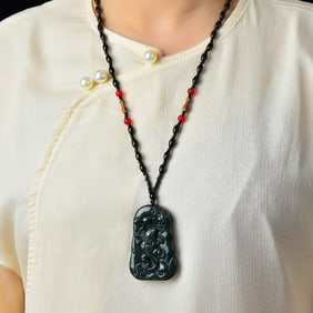 An Exquisite Jasper Bats and Peach Pattern Pendant