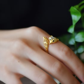 An Exquisite Sterling Silver-Gold Plated Inlaid White Jade Ring