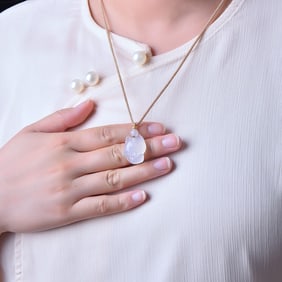 An Exquisite Jadeite Animal Pattern Pendant