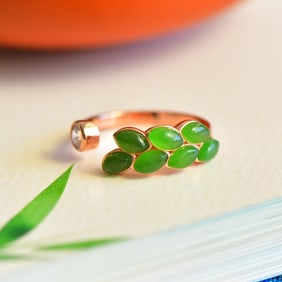 An Exquisite Sterling Silver-Gold Plated Inlaid Jasper Ring