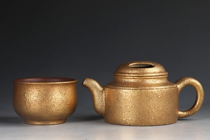 A Set of Fine Purple Sands Gilt Teapot