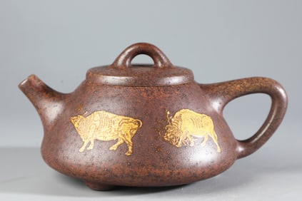 An Exquisite Purple Sands Painted Gold Buffalo Pattern Teapot