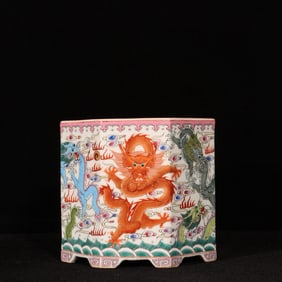 An Exquisite Famille-Rose Painted Gold Seawater,Auspicious Cloud and Dragon Pattern Brush Pot
