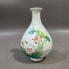An Exquisite Famille-Rose Lotus Pattern Vase,With Poem