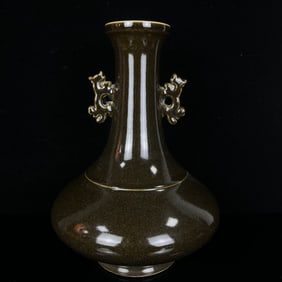 An Exquisite Teadust Glazed Double-Ears Vase