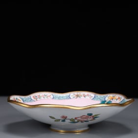 An Exquisite Painted Enamel Flower and Bird Pattern Plate