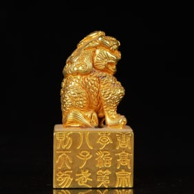 An Exquisite Gilt Bronze Lion Seal,with Poem