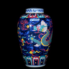 A Huge Wucai Auspicious Cloud and Dragon Pattern Cover Jar