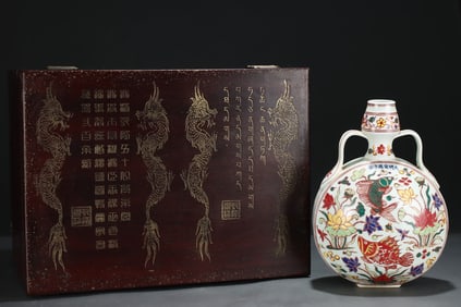 A Rare Wucai Fish and Algae Pattern Double-Ears Vase