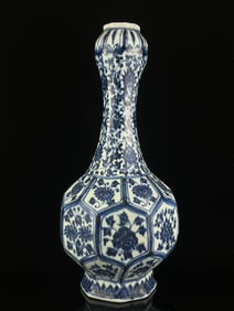 A Rare Blue and White Flower Pattern Vase
