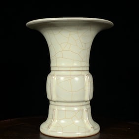 An Exquisite Guan yao White Glazed Vase