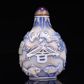 An Exquisite Glass Bats and Fish Pattern Snuff Bottle