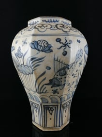 A Rare Blue and White Fish and Algae Pattern Jar