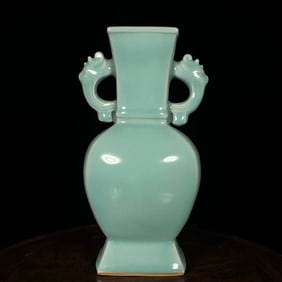 An Exquisite Longquan yao Celadon Glazed Double-Ears Vase