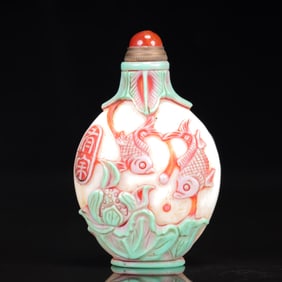 An Exquisite Glass Lotus Leaf Fish Pattern Snuff Bottle