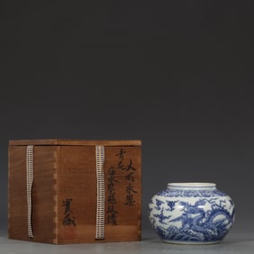 An Exquisite Blue and White Seawater,Auspicious Cloud and Dragon Pattern Jar