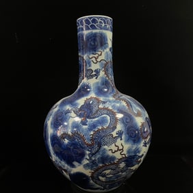 A Huge Blue and White Famille-Rose Auspicious Cloud and Dragon Pattern Vase