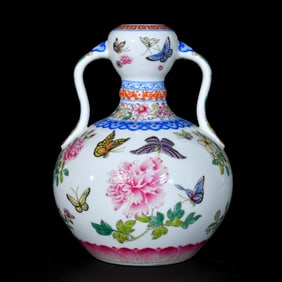 An Exquisite Enamel Flower and Butterfly Pattern Double-Ears Vase