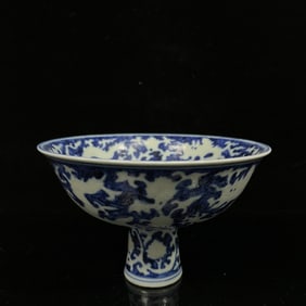 An Exquisite Blue and White Auspicious Cloud and Dragon Pattern Stem Cup