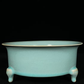 An Exquisite Ru yao Tripod Brush Washer