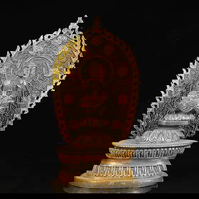 An Exquisite Gilt Silver Statue of Sakyamuni: An Exquisite Gilt Silver Statue of Sakyamuni,Tang Dynasty,China,Zhenguan Four-Character Mark,Size:4.7inx7.9inx9.4in,Weight:1300g 银鎏金释迦摩尼像,ߑ