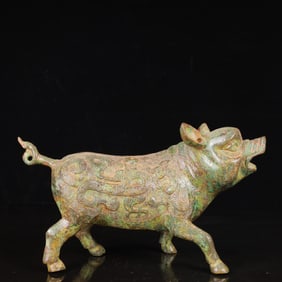 An Archaic Bronze Dragon Pattern Pig Ornament
