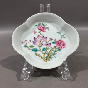 An Exquisite Turquoise Glazed Famille-Rose Flower Pattern Plate
