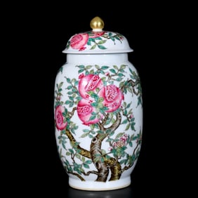 An Exquisite Enamel Painted Gold Bats and Pomegranate Pattern Cover Jar