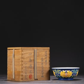 An Exquisite Enamel Flower Pattern Bowl