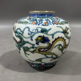 An Exquisite Doucai Bats,Peach and Dragon Pattern Jar