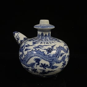 An Exquisite Blue and White Auspicious Cloud and Dragon Pattern Flagon