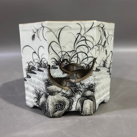 An Exquisite Ink Color Flower and Bird Pattern Brush Pot