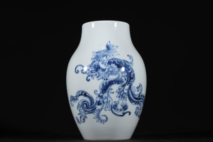 An Exquisite Blue and White Phoenix Pattern Vase