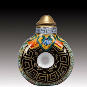An Exquisite Famille-Rose Flower Pattern Snuff Bottle