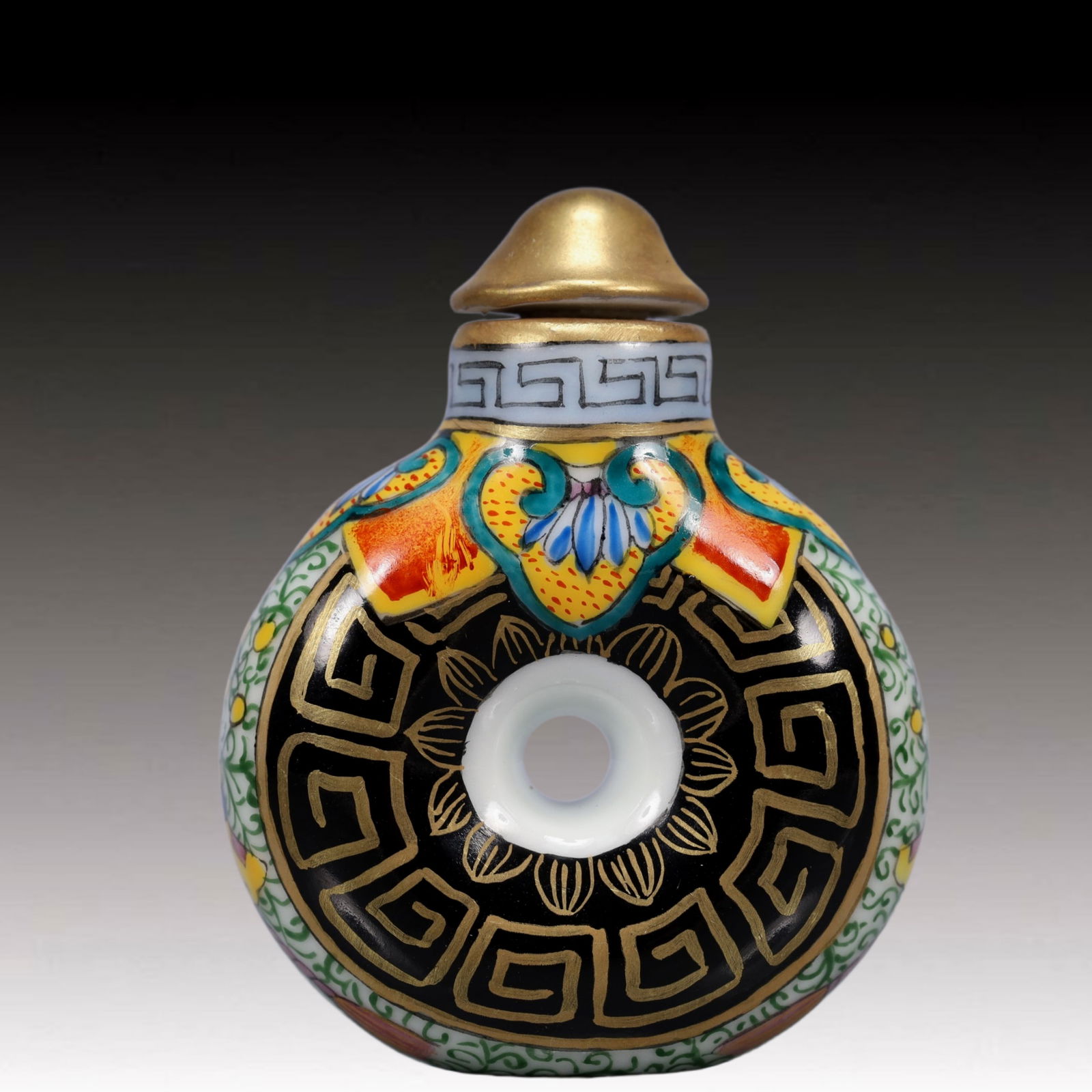 An Exquisite Famille-Rose Flower Pattern Snuff Bottle (1 of 7)