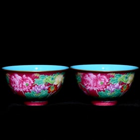 A Pair of Exquisite Ruby Red-Glazed Enamel Painted Gold Lotus Pattern Bowls