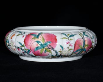 An Exquisite Famille-Rose Painted Gold Bats and Peach Pattern Brush Washer