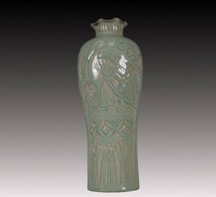 A Rare Yaozhou yao Flower and Bird Pattern Vase