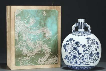 A Rare Blue and White Flower Pattern Double-Ears Vase