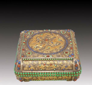 A Rare Gilt Silver Dragon Pattern Cover Box,Inlaid Gems