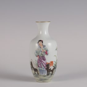 An Exquisite Enamel Painted Gold Figure Pattern Vase,With Poem
